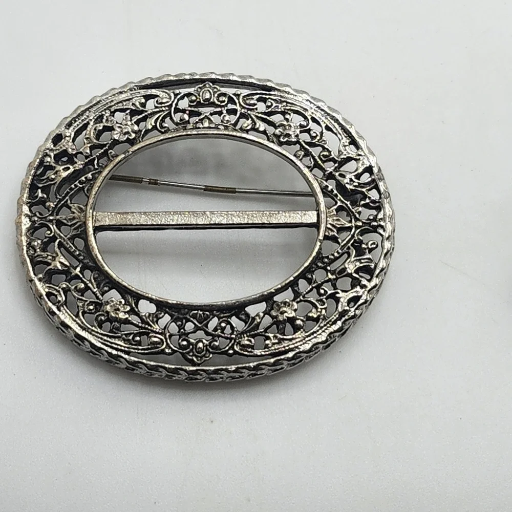 Lovely Intricate Design Oval Brooch Pin Silver Tone Metal 2-3/4